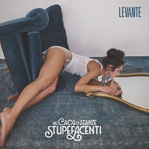 NEL CAOS DI STANZE STUPEFACENTI