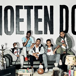 WE MOETEN DOOR